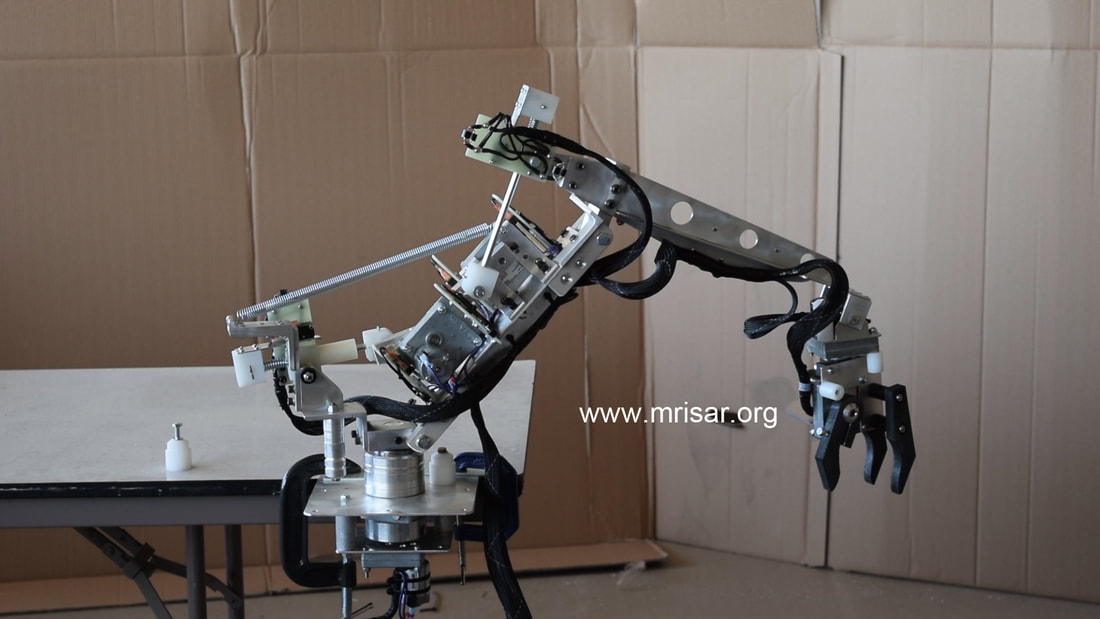 Dual 3 Finger Robotic Arm Exhibit MRISAR