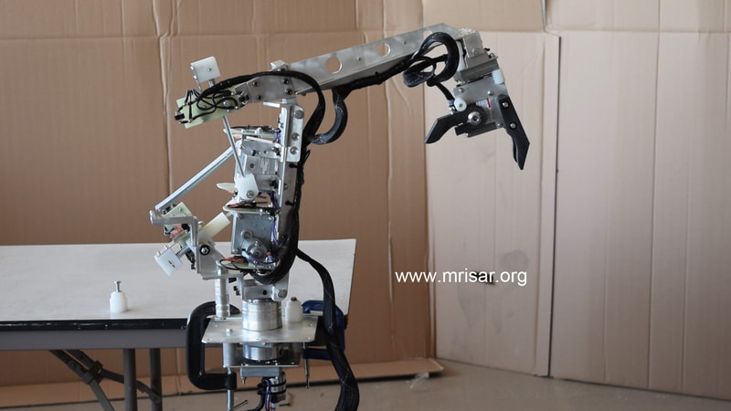 MRISAR's 3 Finger Base Mounted Robot Arm Kit