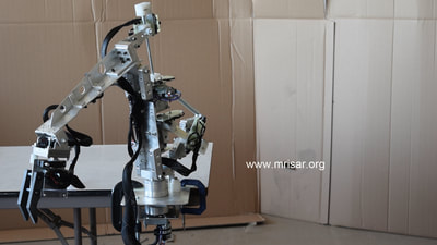 MRISAR's 3 Finger Robot Arm, base mounted