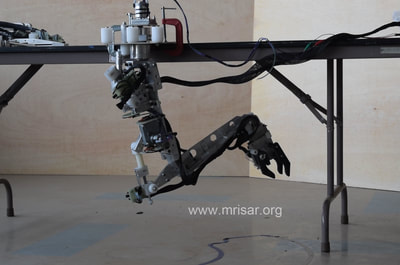 MRISAR's Top Mounted 3 Finger Robotic Arm Exhibit Component Kits
(build your own case)