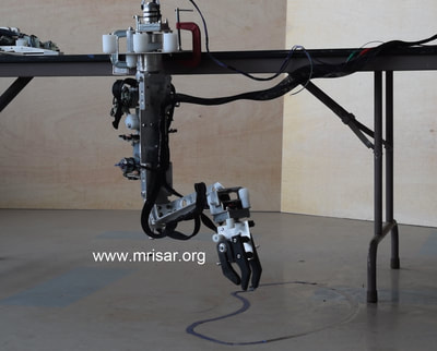 MRISAR's Top Mounted 3 Finger Robotic Arm Exhibit Component Kits
(build your own case)
