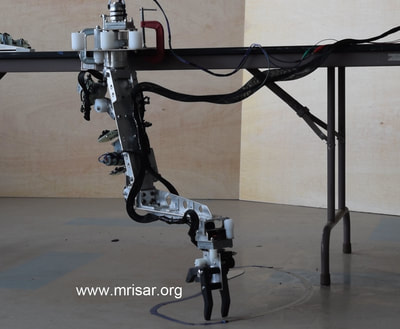 MRISAR's 3 Finger Robot Arm, top mounted