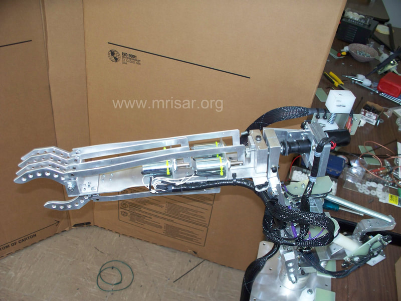 MRISAR's 5 Finger Base Mounted Robot Arm Kit